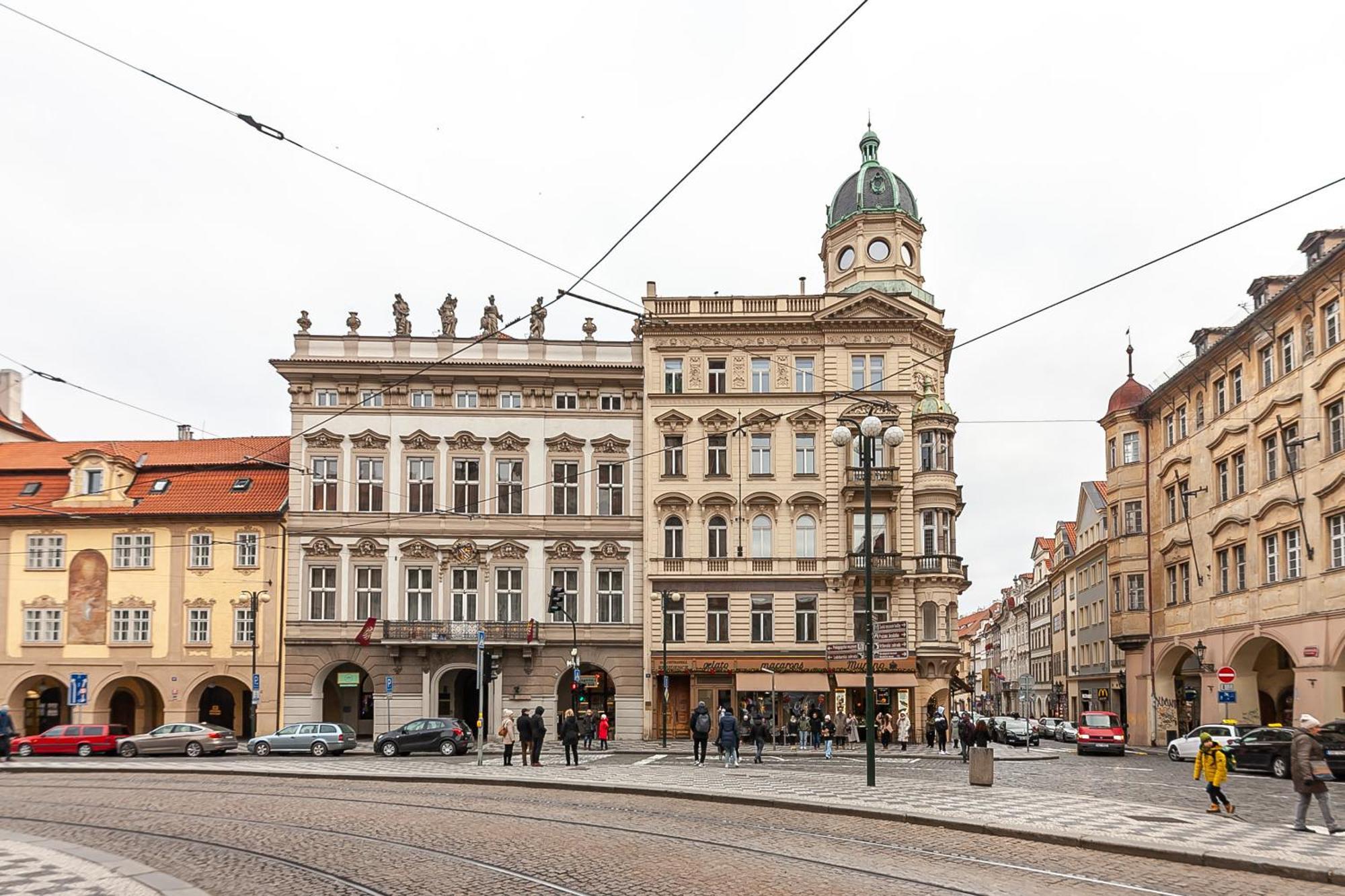 פראג Royal Apartment By Charles Bridge View Of Saint Nicholas Church מראה חיצוני תמונה