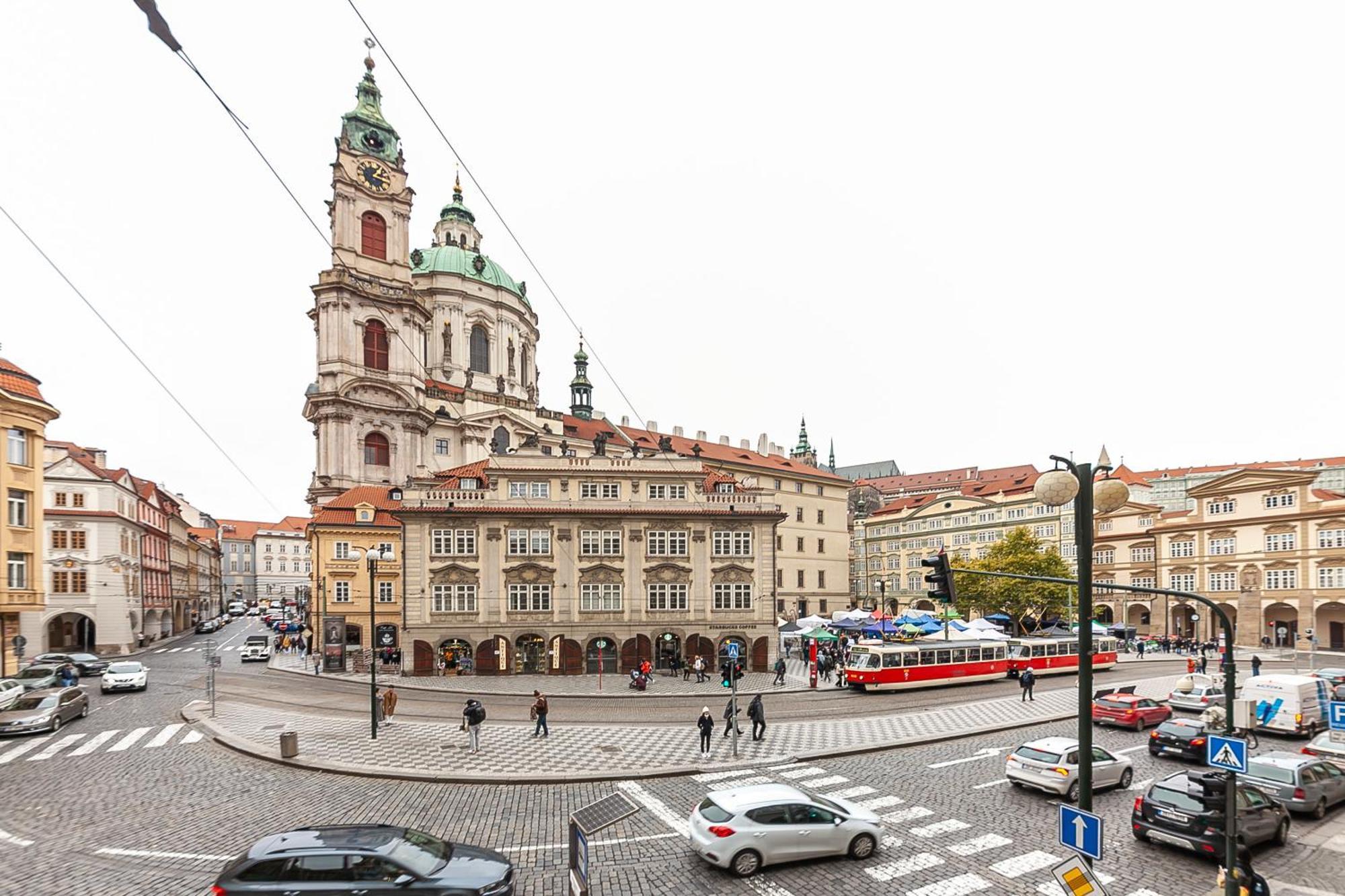 פראג Royal Apartment By Charles Bridge View Of Saint Nicholas Church מראה חיצוני תמונה