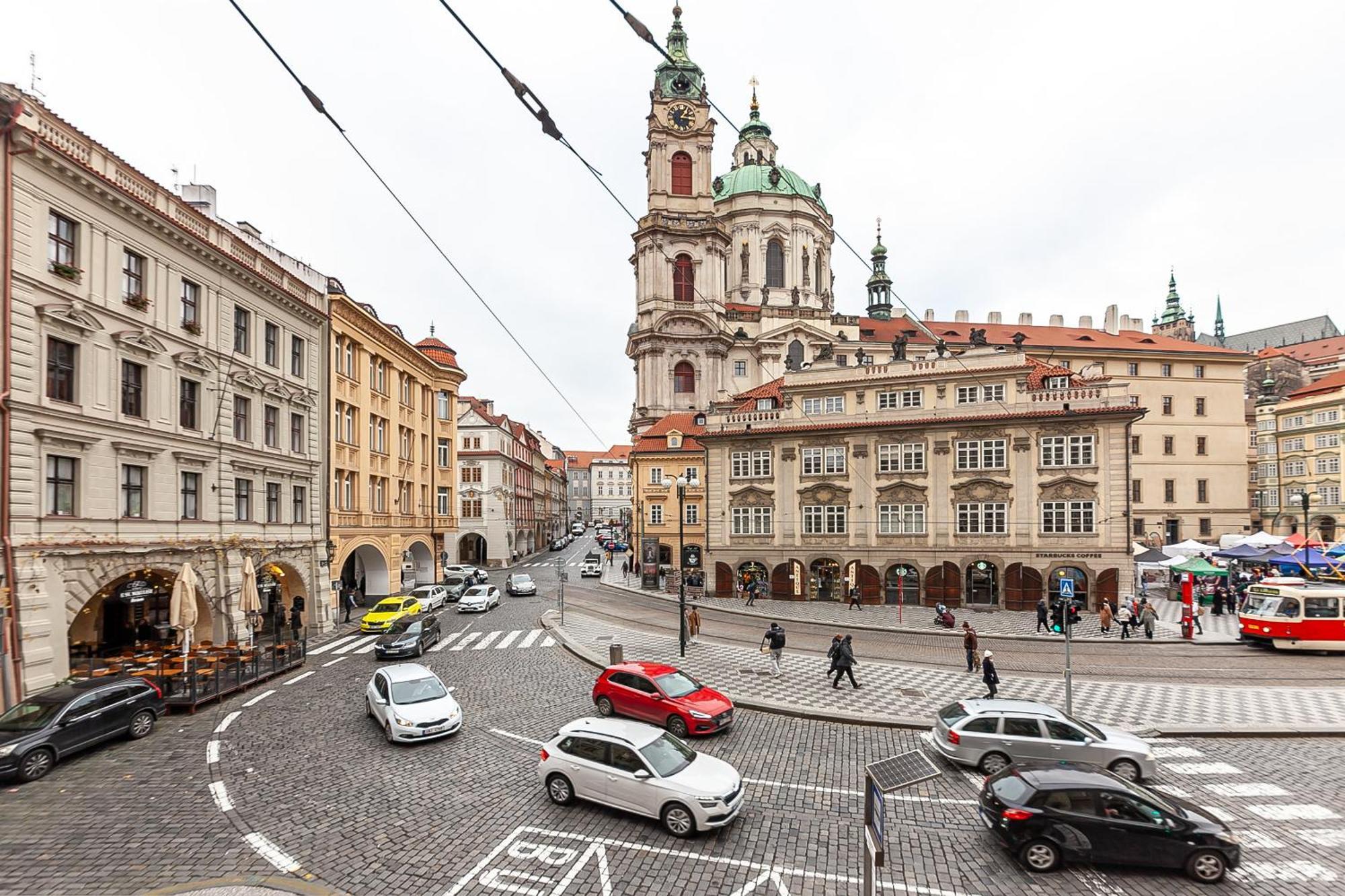 פראג Royal Apartment By Charles Bridge View Of Saint Nicholas Church מראה חיצוני תמונה