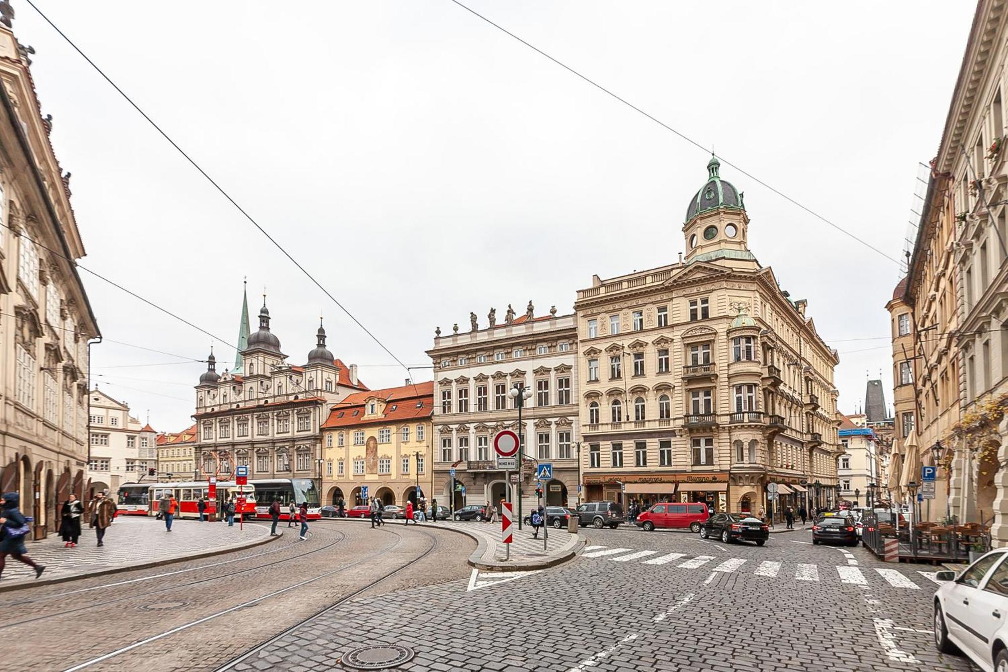 פראג Royal Apartment By Charles Bridge View Of Saint Nicholas Church מראה חיצוני תמונה