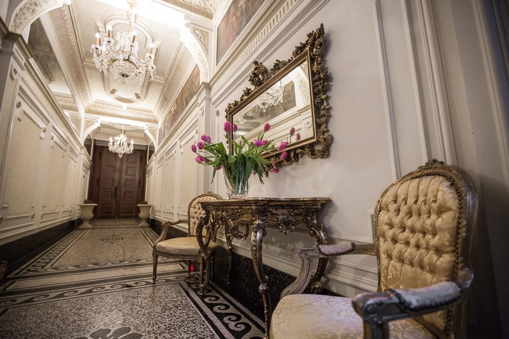 פראג Royal Apartment By Charles Bridge View Of Saint Nicholas Church מראה חיצוני תמונה