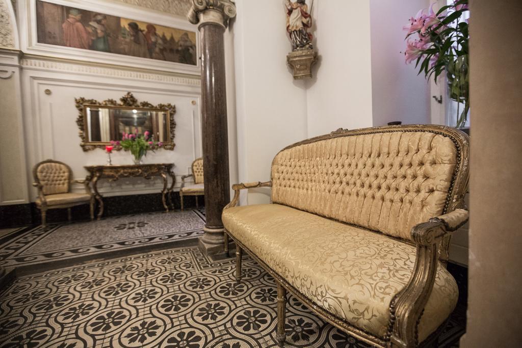 פראג Royal Apartment By Charles Bridge View Of Saint Nicholas Church חדר תמונה