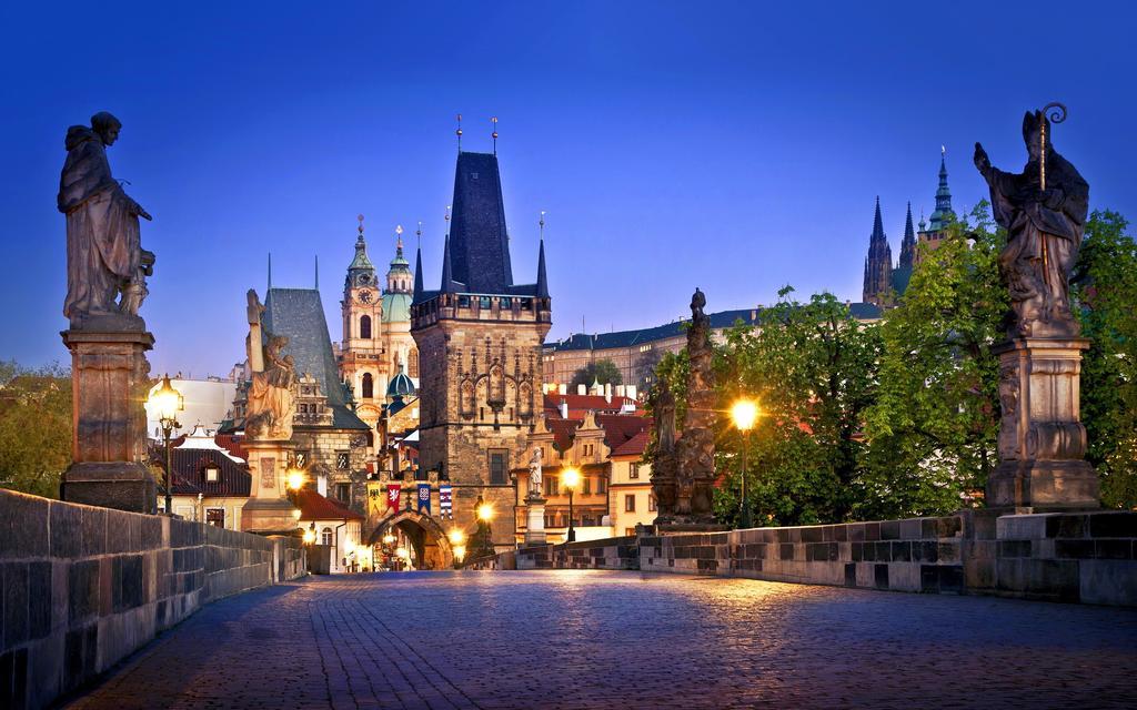 פראג Royal Apartment By Charles Bridge View Of Saint Nicholas Church חדר תמונה
