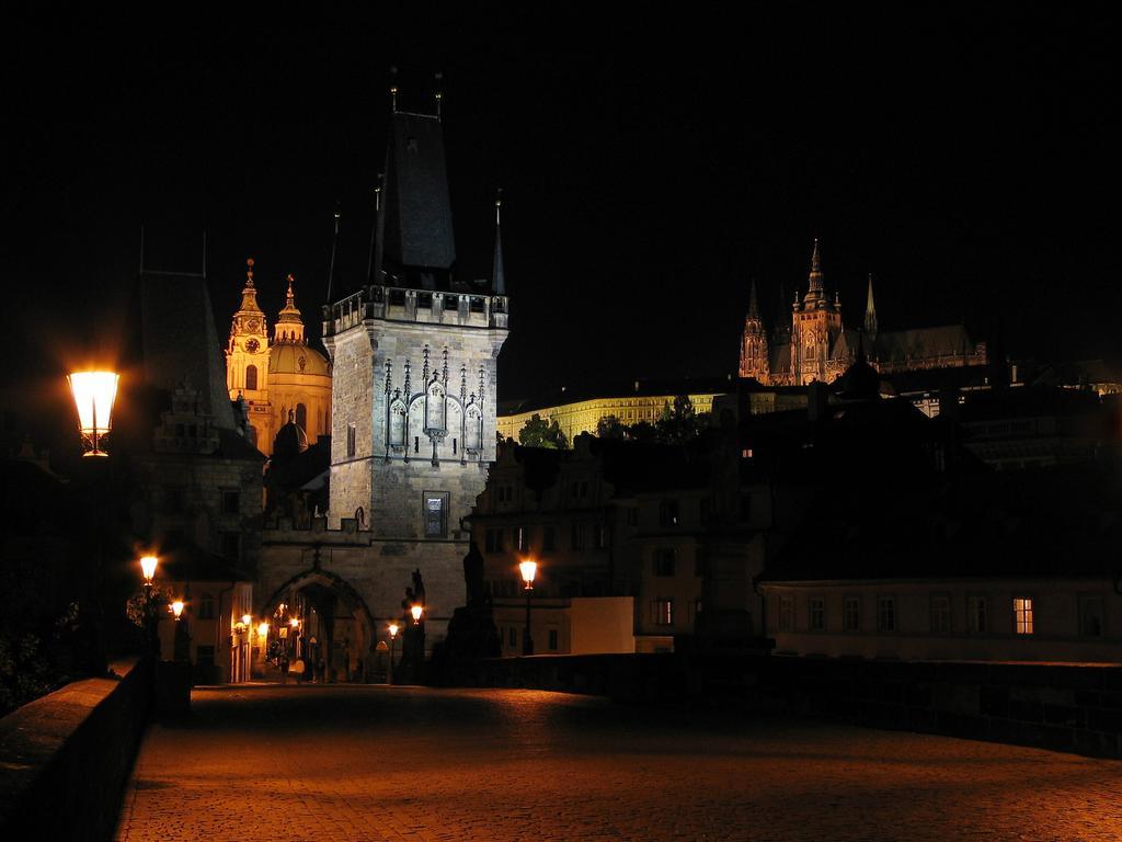 פראג Royal Apartment By Charles Bridge View Of Saint Nicholas Church מראה חיצוני תמונה